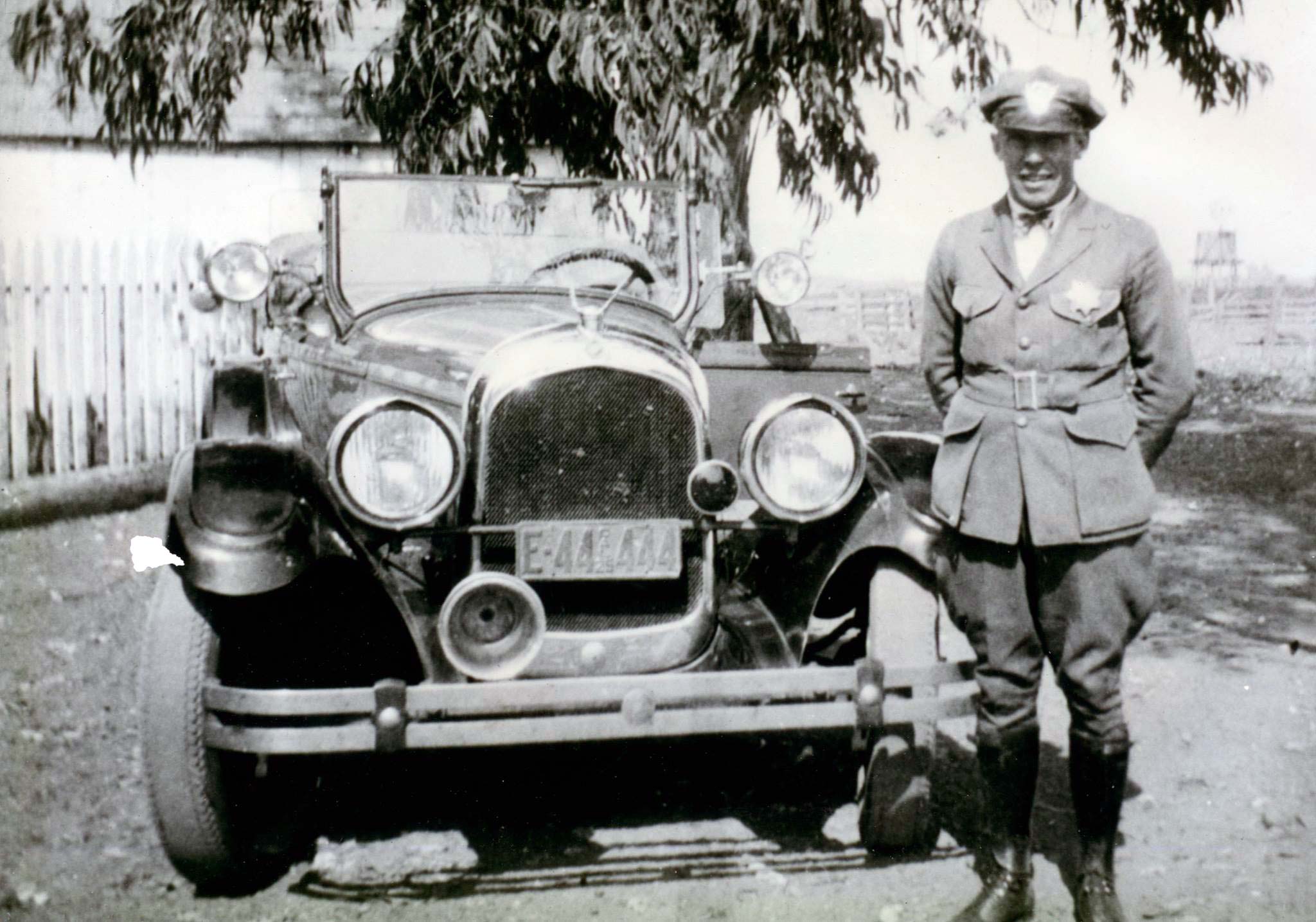 1925 police car and officer