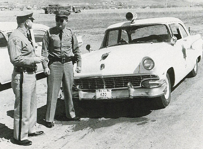 Colorado police car and officers image