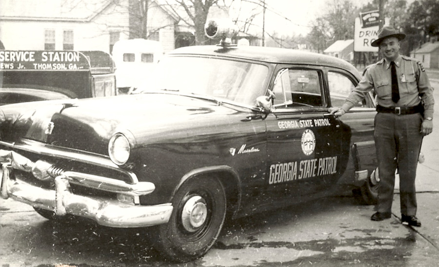 Georgia state police car and oficer